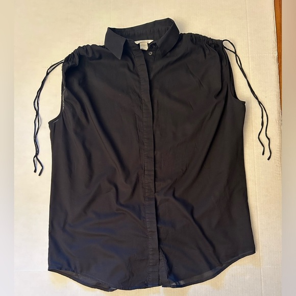 H&M Black Button Down Sleeveless Shirt light weight w/ruched detail Sz-M.  D19 - Picture 5 of 8